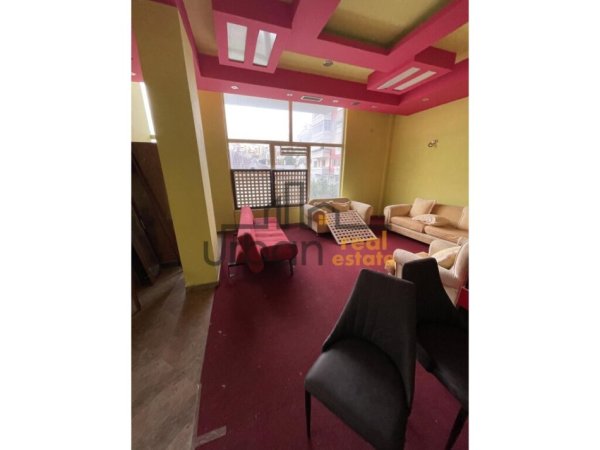 Tirane, shes ambjent te përshtatshëm për tu shndëruar edhe në ambjent banimi, 100 m² 85.000 € (Fresku)