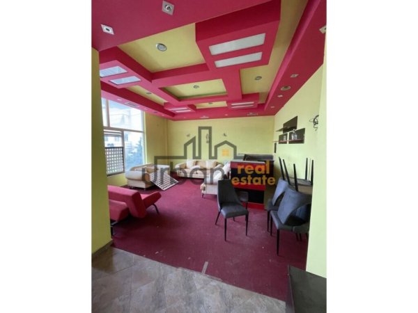 Tirane, shes ambjent te përshtatshëm për tu shndëruar edhe në ambjent banimi, 100 m² 85.000 € (Fresku)