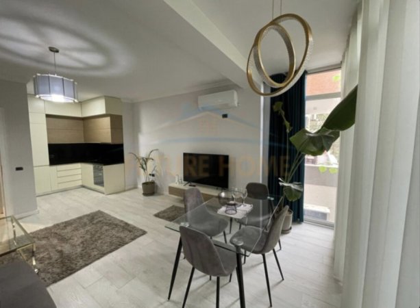 Tirane, shitet apartament 2+1+Ballkon Kati 3, 105 m² 165.000 € (Kopshti Botanik)