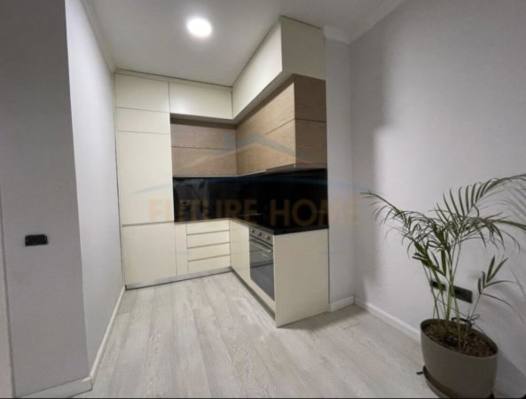 Tirane, shitet apartament 2+1+Ballkon Kati 3, 105 m² 165.000 € (Kopshti Botanik)