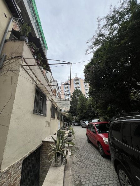 Shitet Bodrum te pallatet Moskat , Stadiumi Dinamo Kati -1, 27 m² 23.490 euro