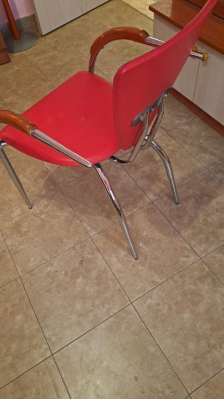 Tirane, shes Karrike zyre 2500 lek