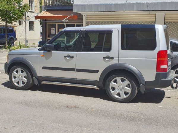 Tirane, shitet SUV | Fuoristrad | Xhip Nafte, gri metalizato automatik Klima 270.000 km 7.500 €