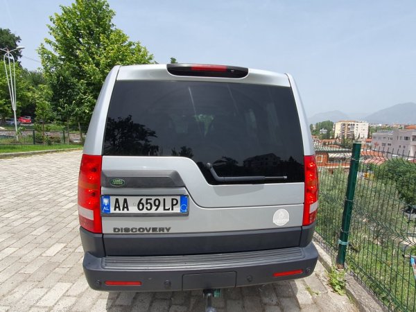 Tirane, shitet SUV | Fuoristrad | Xhip Nafte, gri metalizato automatik Klima 270.000 km 7.500 €