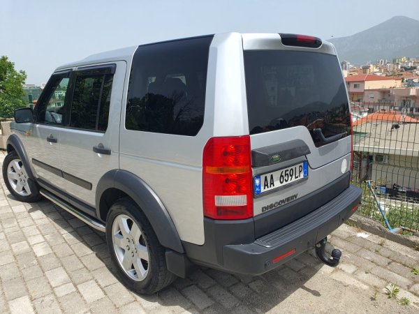 Tirane, shitet SUV | Fuoristrad | Xhip Nafte, gri metalizato automatik Klima 270.000 km 7.500 €