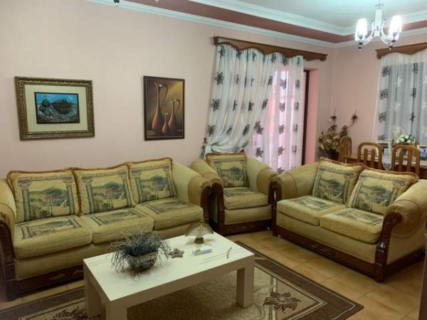 Korce, shes Okazion!!! Mobilje salloni 30.000 Leke