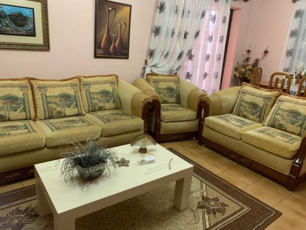 Korce, shes Okazion!!! Mobilje salloni 30.000 Leke