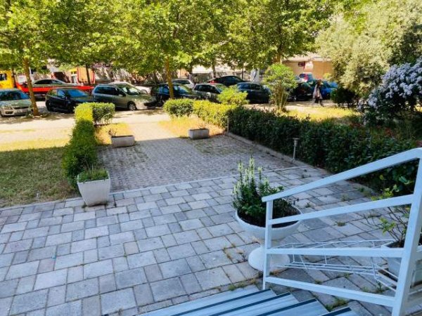 Tirane, shitet ambjent biznesi Kati 0, 55 m² 150.000 Euro