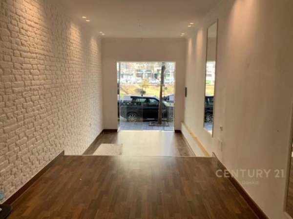 Tirane, shitet dyqan Kati 0, 35 m² 185.000 Euro (Pallatet Agimi)