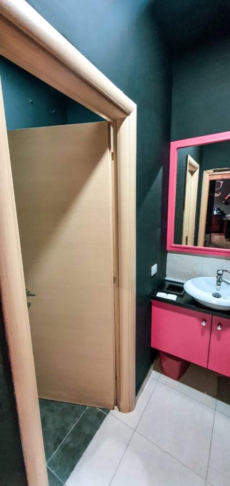 Tirane, shes bar-kafe Kati 0, 150 m² 213.000 Euro (Ndre Mjeda afer Kontaktit)