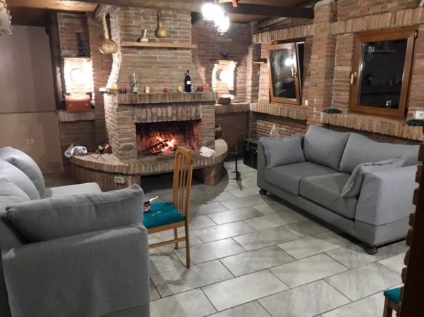 Tirane, jepet me qera apartament 3+1 Kati 7, 360 m² 1.200 € (Liqeni i Thate)
