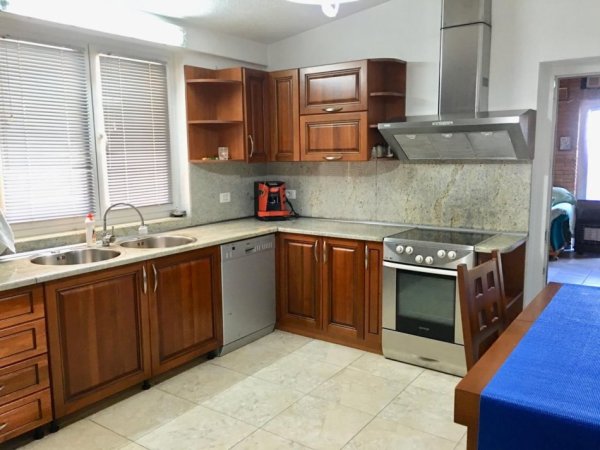 Tirane, jepet me qera apartament 3+1 Kati 7, 360 m² 1.200 € (Liqeni i Thate)