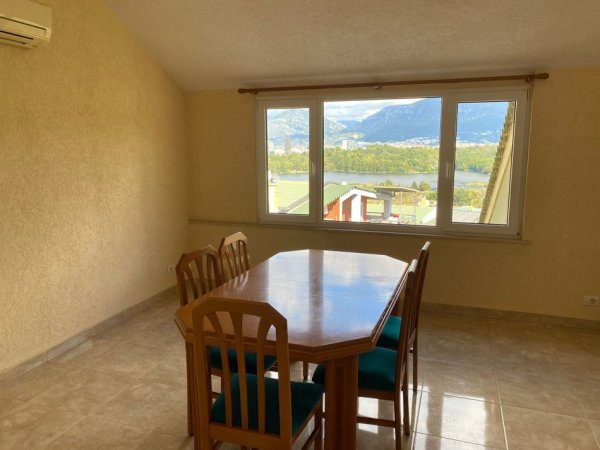 Tirane, jepet me qera apartament 3+1 Kati 7, 360 m² 1.200 € (Liqeni i Thate)