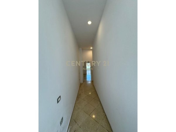 AMBIENT BIZNESI PER SHITJE TE MBIKALIMI I KOMUNES SE PARISIT!Neom94296