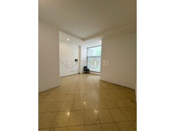 AMBIENT BIZNESI PER SHITJE TE MBIKALIMI I KOMUNES SE PARISIT!Neom94296