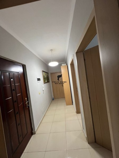 Tirane, jepet me qera apartament 2+1 Kati 4, 78 m² 500 € (BRRYLI)