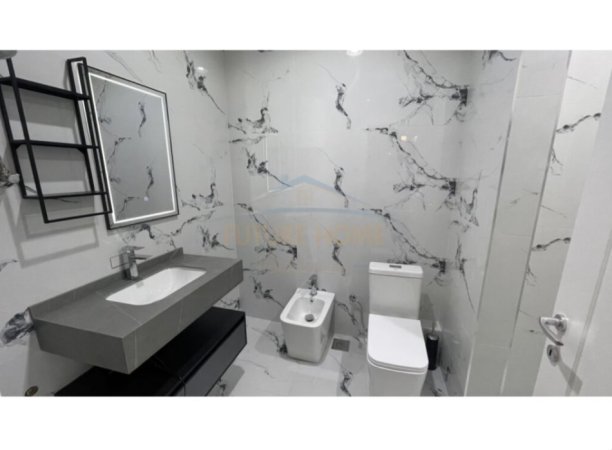 Tirane, shitet apartament 2+1+Ballkon Kati 2, 123 m² 230.000 € (Liqeni i thate)