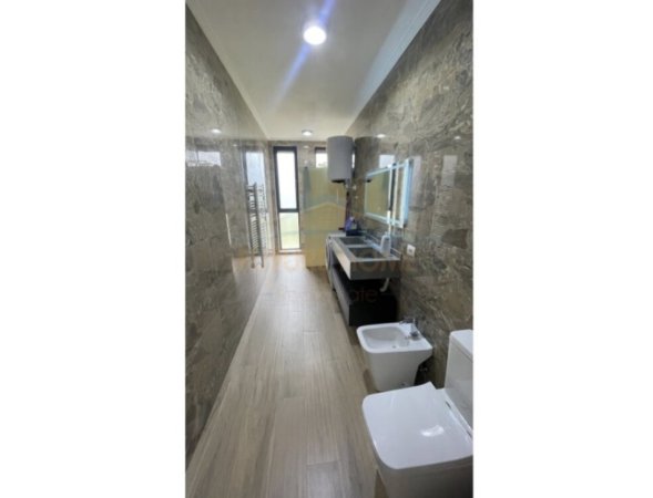 Tirane, shitet apartament 2+1+Ballkon Kati 2, 123 m² 230.000 € (Liqeni i thate)