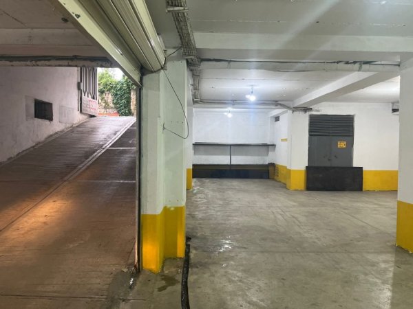 Tirane, shitet magazine Kati -1, 125 m² (5 Maji)