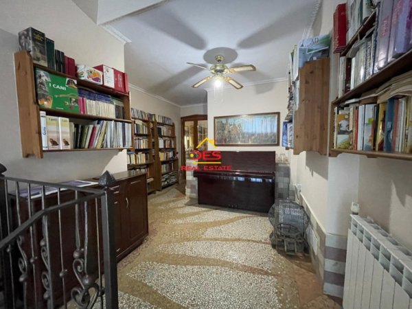 Vlore, shitet apartament+verande | Penthouse 3+1 Kati 9, 320 m² 335.000 € (Rruga Onufri)