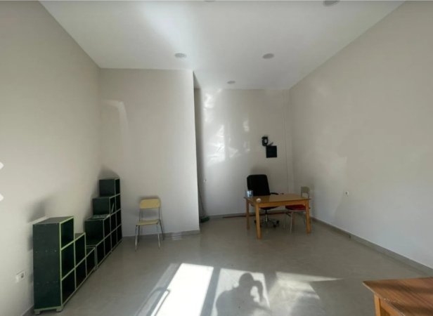 Tirane, shitet ambjent biznesi Kati 0, 43 m² 70.000 € (Ali Demi)