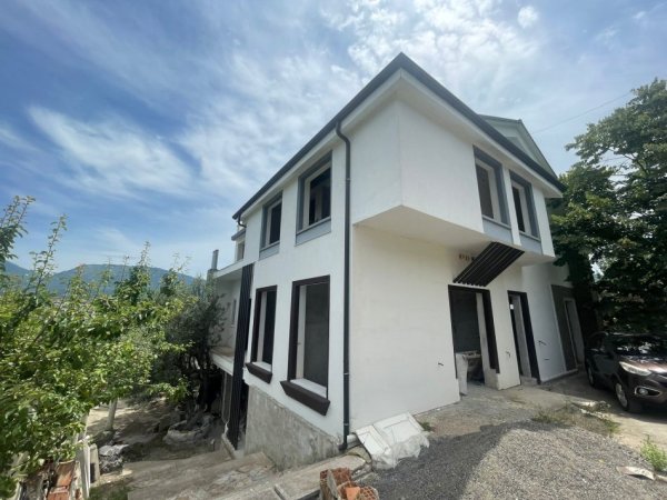 Tirane, jepet me qera Vile Kati 3, 700 m² 3.000 € (TEG)