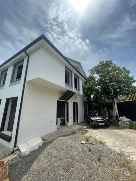 Tirane, jepet me qera Vile Kati 3, 700 m² 3.000 € (TEG)