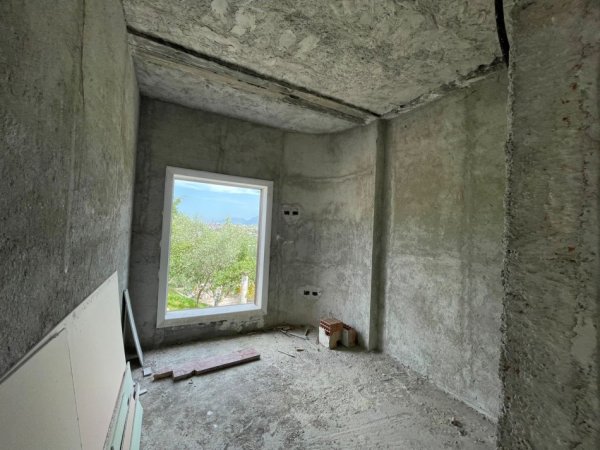 Tirane, jepet me qera Vile Kati 3, 700 m² 3.000 € (TEG)