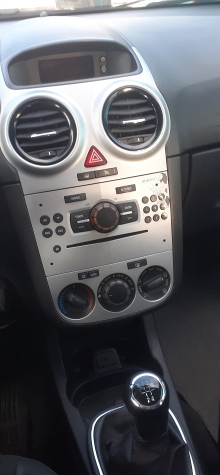 Tirane, jap me qera makine Opel corsa 1.3 nafte , viti 2014 Nafte, gri e erret manuale Klima 160.000 km 40 €