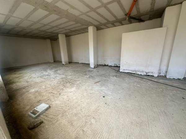 Tirane, shitet ambjent biznesi Kati 0, 333 m² 140.000 € (Fresk)
