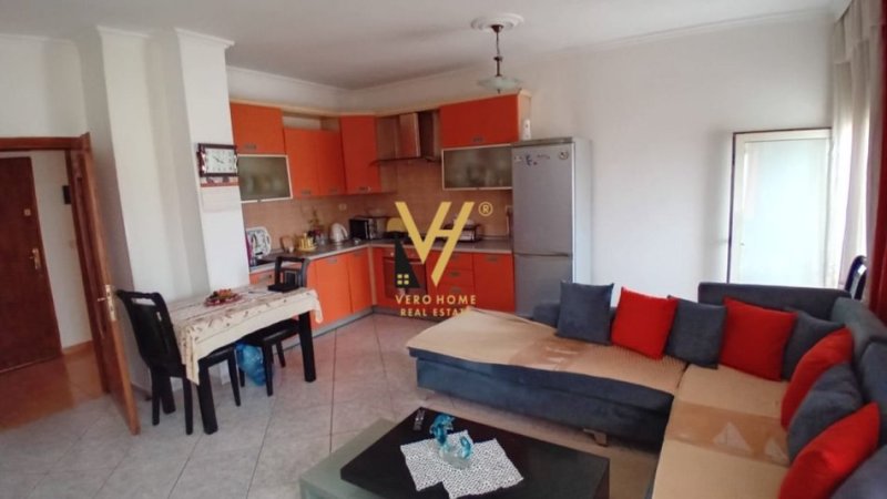 Tirane, jepet me qera apartament 2+1+Ballkon Kati 4, 94 m² 500 € (KINOSTUDIO)