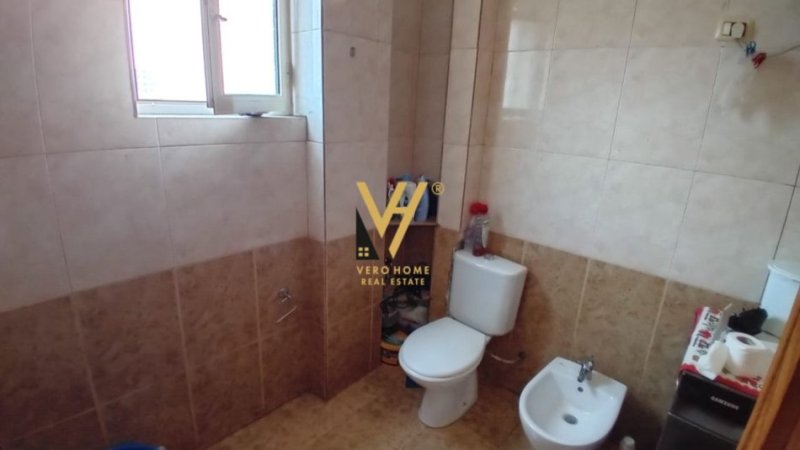 Tirane, jepet me qera apartament 2+1+Ballkon Kati 4, 94 m² 500 € (KINOSTUDIO)