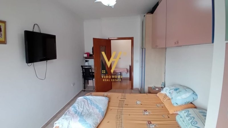 Tirane, jepet me qera apartament 2+1+Ballkon Kati 4, 94 m² 500 € (KINOSTUDIO)