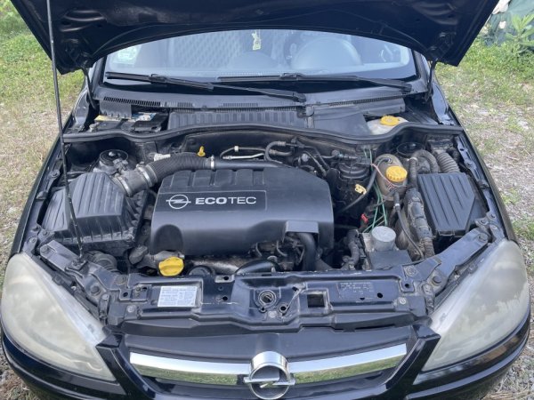 Tirane, shes makine Opel corsa Nafte, e zeze manuale Kondicioner 190.000 km 1400€