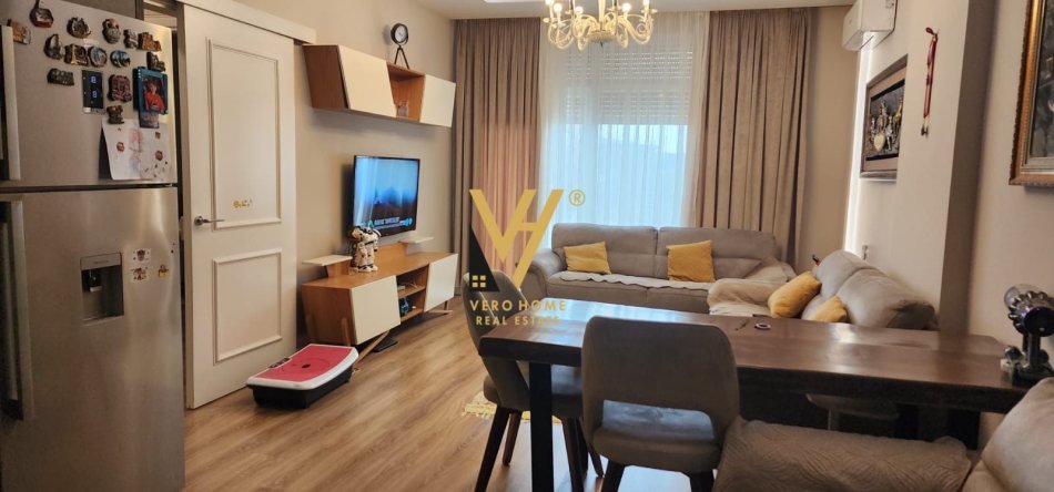 Tirane, jepet me qera apartament 2+1+Ballkon Kati 5, 103 m² 700 € (ISH FUSHA AVIACIONIT)