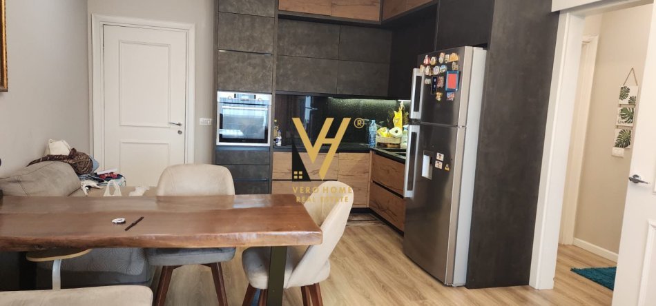 Tirane, jepet me qera apartament 2+1+Ballkon Kati 5, 103 m² 700 € (ISH FUSHA AVIACIONIT)