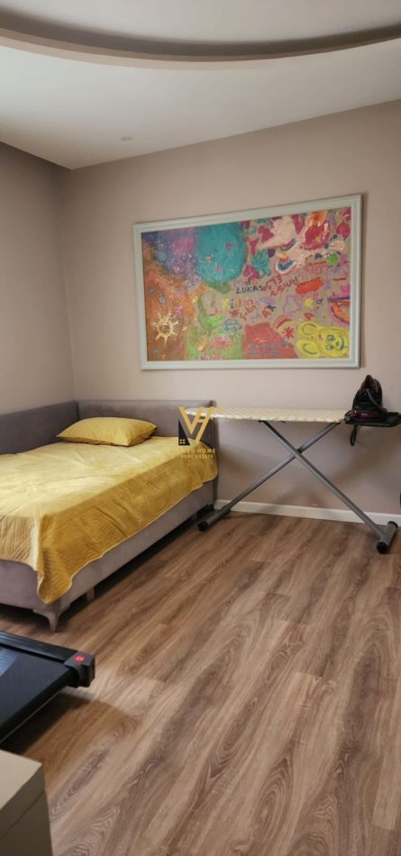 Tirane, jepet me qera apartament 2+1+Ballkon Kati 5, 103 m² 700 € (ISH FUSHA AVIACIONIT)