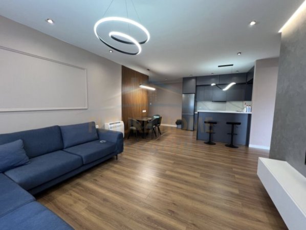 Tirane, shitet apartament 2+1+2 Kati 3, 126 m² 152.000 € (Rruga Kastriotët pranë Casa italias)