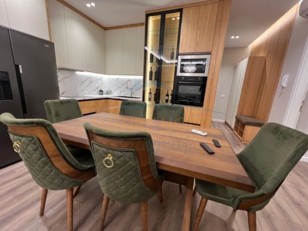Tirane, shitet apartament 2+1+Ballkon Kati 2, 111 m² 250.000 € (ALI DEMI)