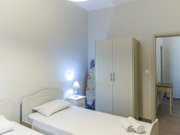 Tirane, jepet me qera garsonier 1+1 Kati 1, 440 € (myslym shyri)