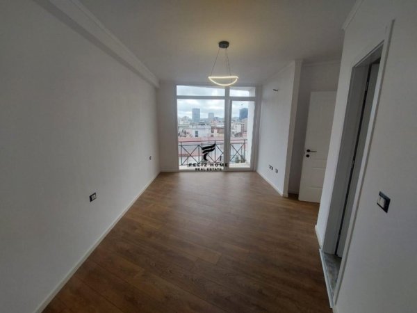 Tirane, shitet apartament 2+1+Ballkon Kati 10, 100 m² 215.000 € (RRUGA E BARRIKADAVE)