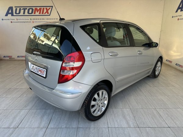 Tirane, shes makine MERCEDES A-CLASS Benzin, gri metalizato automatik Klima 131.000 km 4.300 €