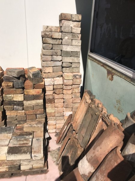Tirane, shes Tulla shamat zjarrduruese te reja dhe te perdorura, Pllaka balte per veshje ambjentesh të ndryshme, llaç shamat zjarrdurues, oxhaqe, furra etj 10 €