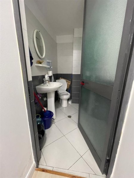 Tirane, shitet ambjent biznesi Kati 3, 34 m² 90.000 € (Selvia)