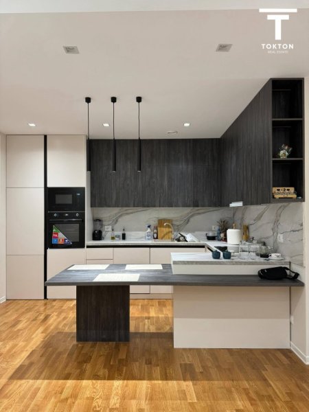 Tirane, shitet 2+1+Ballkon Kati 4, 80 m² 235.000 € (Kinostudio), TT 998