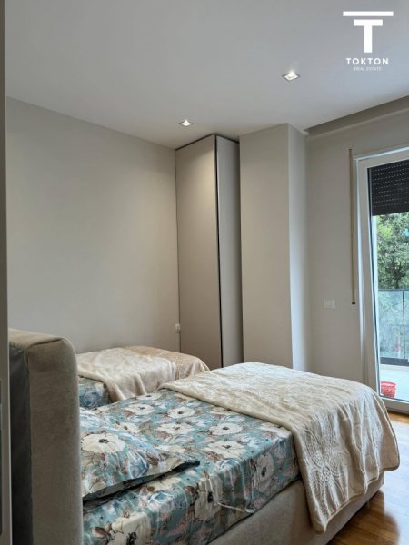 Tirane, shitet 2+1+Ballkon Kati 4, 80 m² 235.000 € (Kinostudio), TT 998