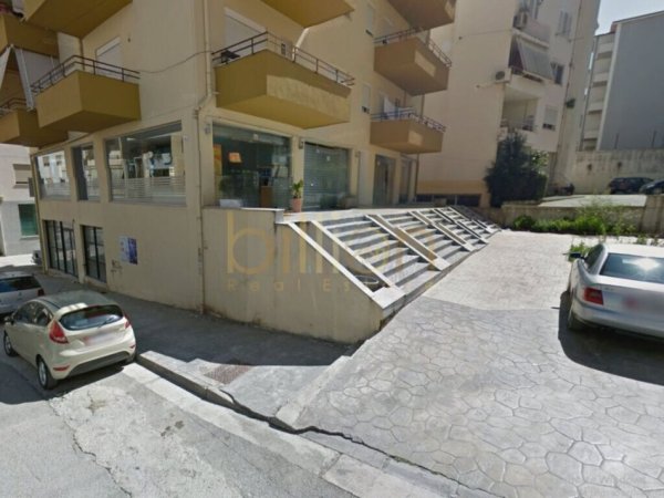 Tirane, shitet ambjent biznesi Kati 0, 200 m² 450.000 € (Liqeni i Tiranes)