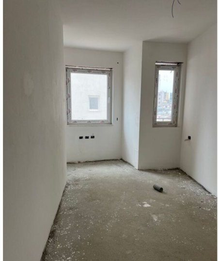 Shitet apartament 2+1+Post Parkimi 270.000 € (Kafe flora)