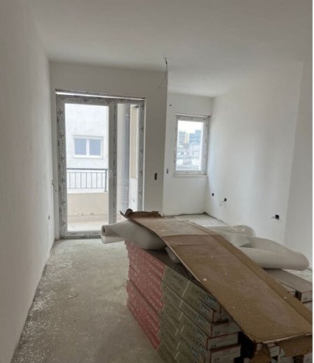 Shitet apartament 2+1+Post Parkimi 270.000 € (Kafe flora)