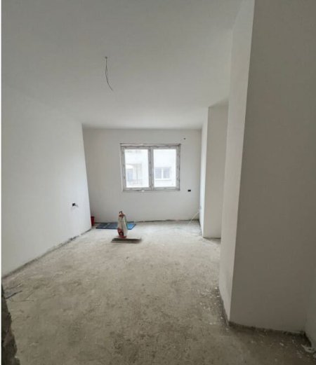 Shitet apartament 2+1+Post Parkimi 270.000 € (Kafe flora)